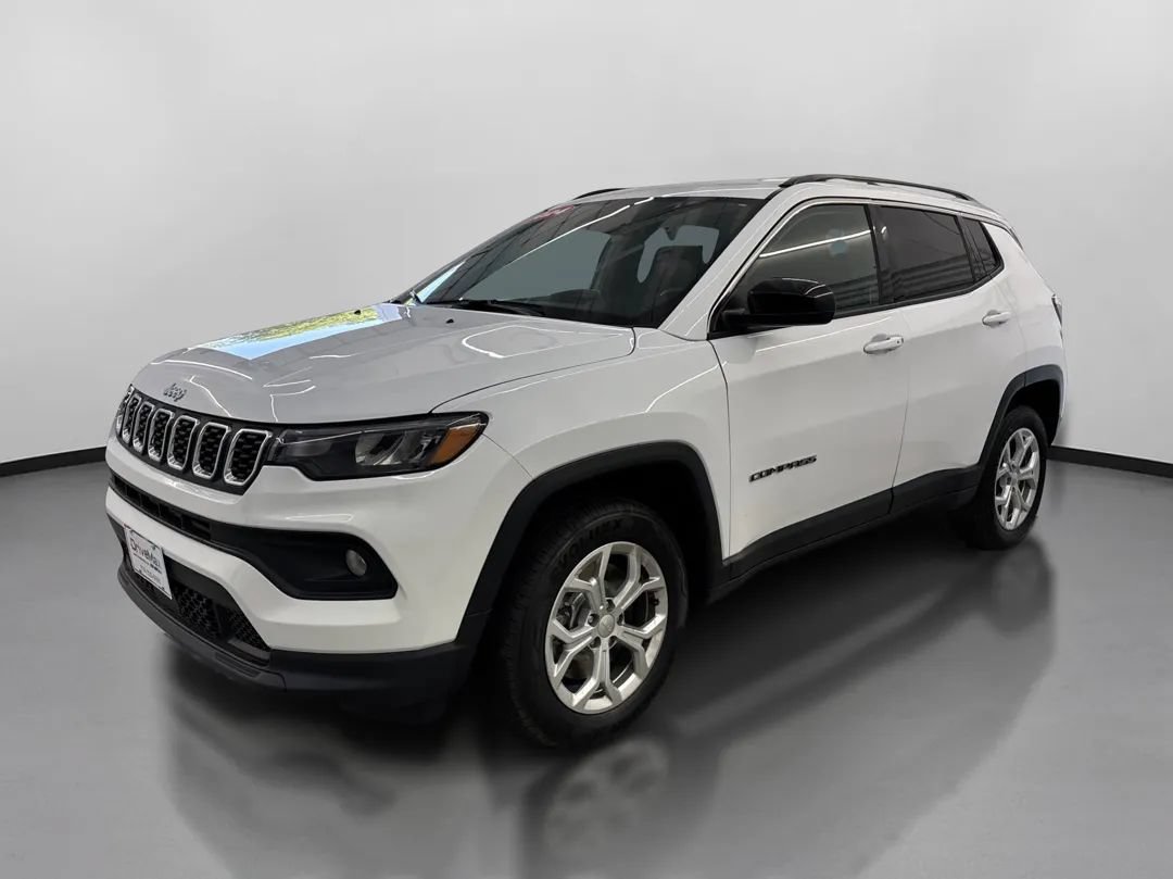 Used 2024 Jeep Compass Latitude AWD/4WD image 4