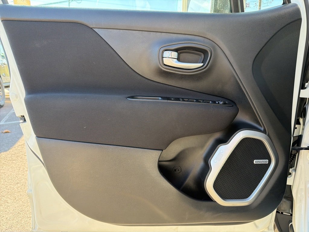 Used 2021 Jeep Renegade Latitude w/ Sun & Sound Group image 28