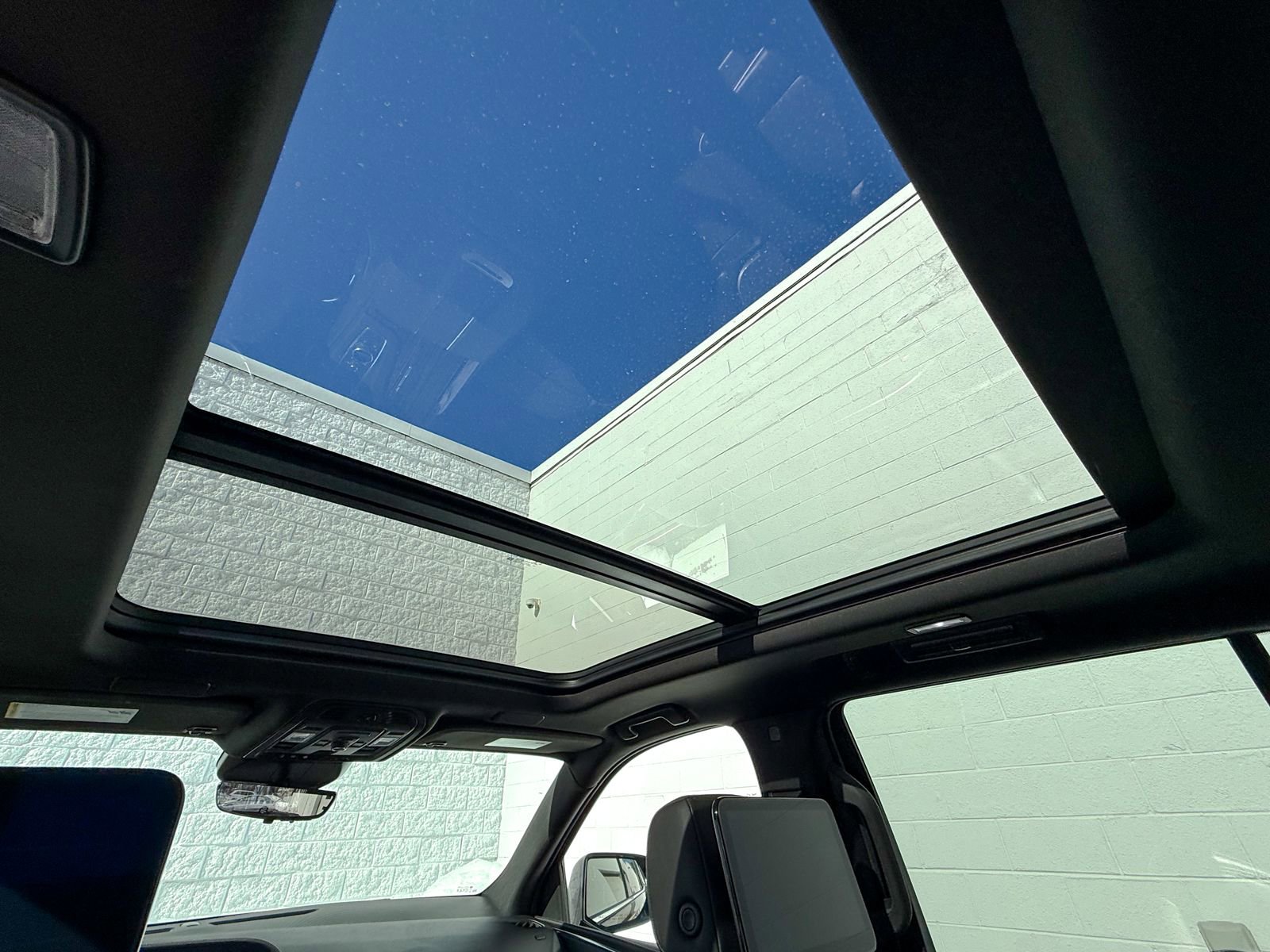 Used 2023 Cadillac Escalade Premium Luxury image 35