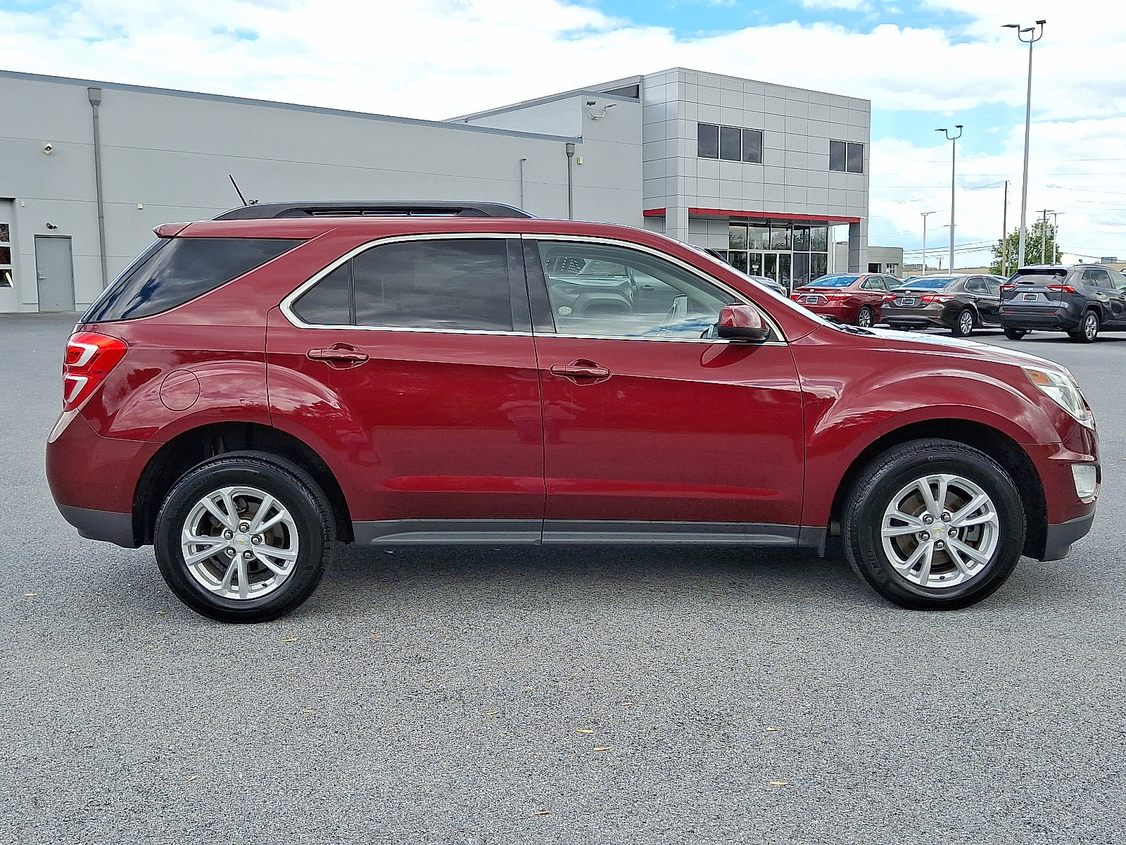 Used 2017 Chevrolet Equinox LT AWD/4WD image 8