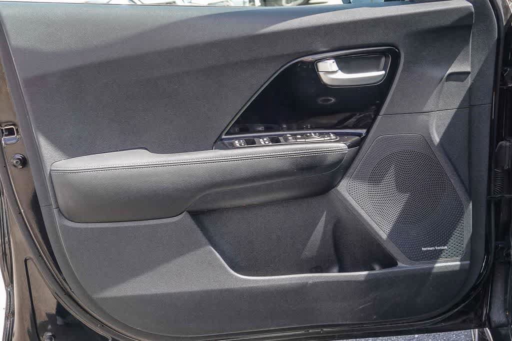 Certified 2017 Kia Niro FWD image 19