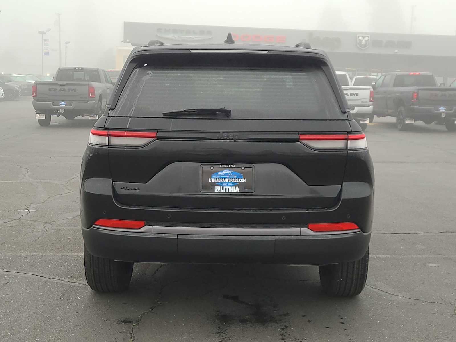 New 2026 Jeep Grand Cherokee Altitude image 13
