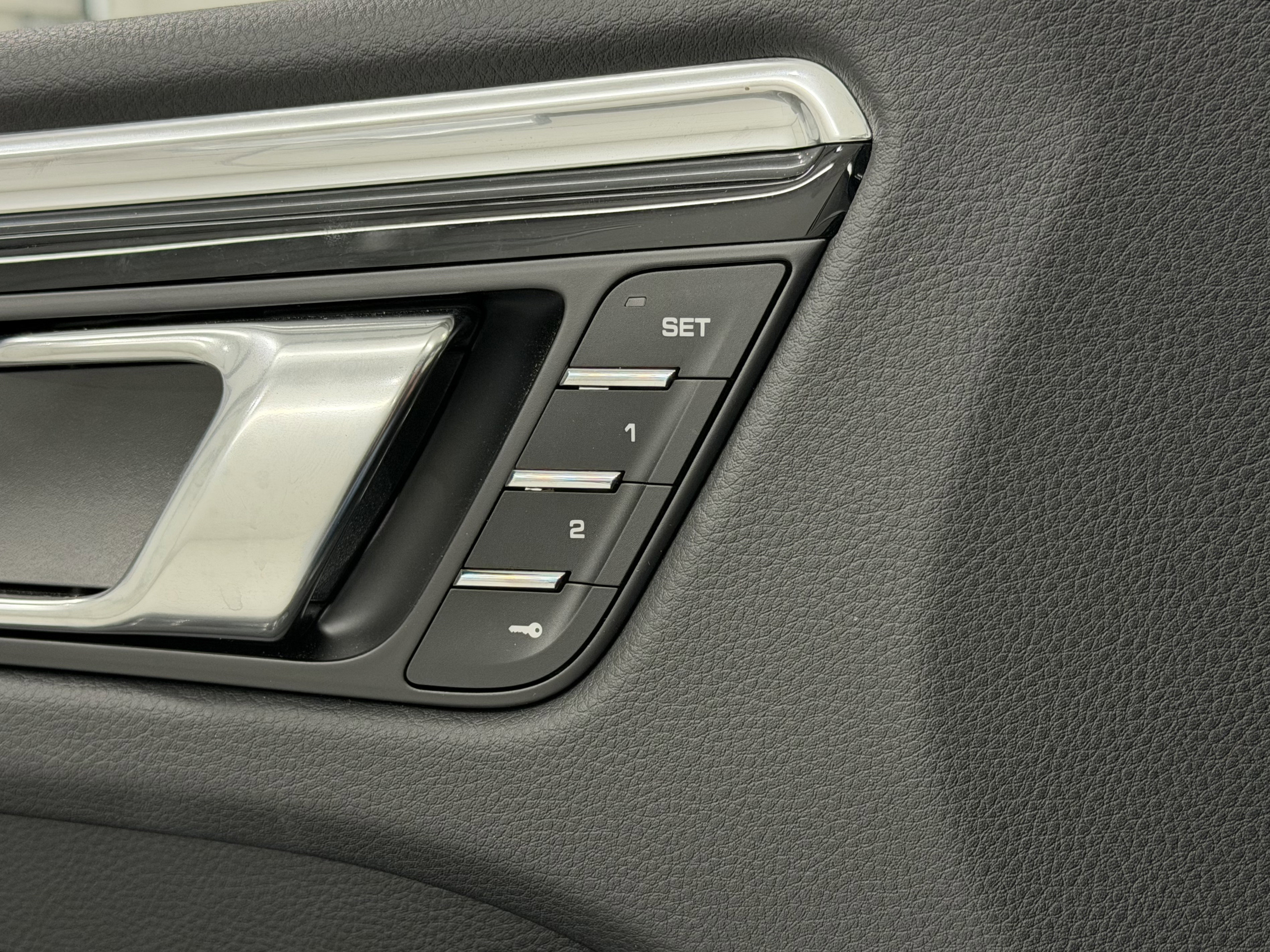 Certified 2025 Porsche Macan image 29