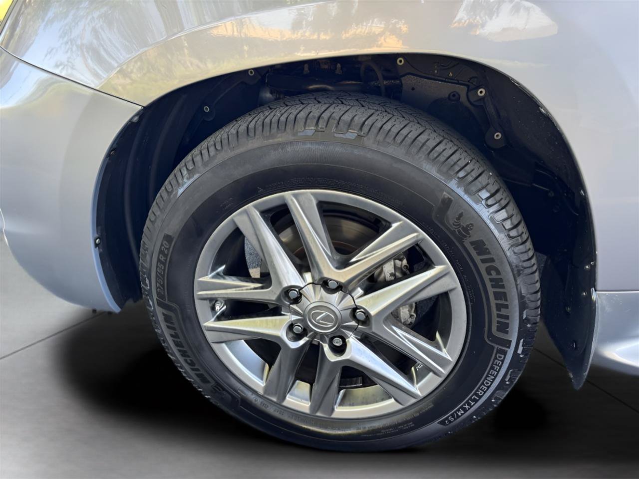 Used 2011 Lexus LX 570 4WD w/ Luxury Pkg image 38