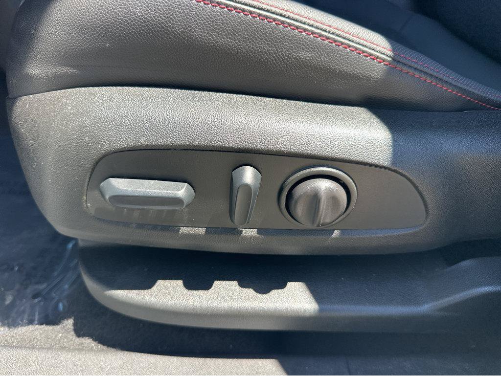 Used 2022 Chevrolet Equinox RS w/ Infotainment Package FWD image 32