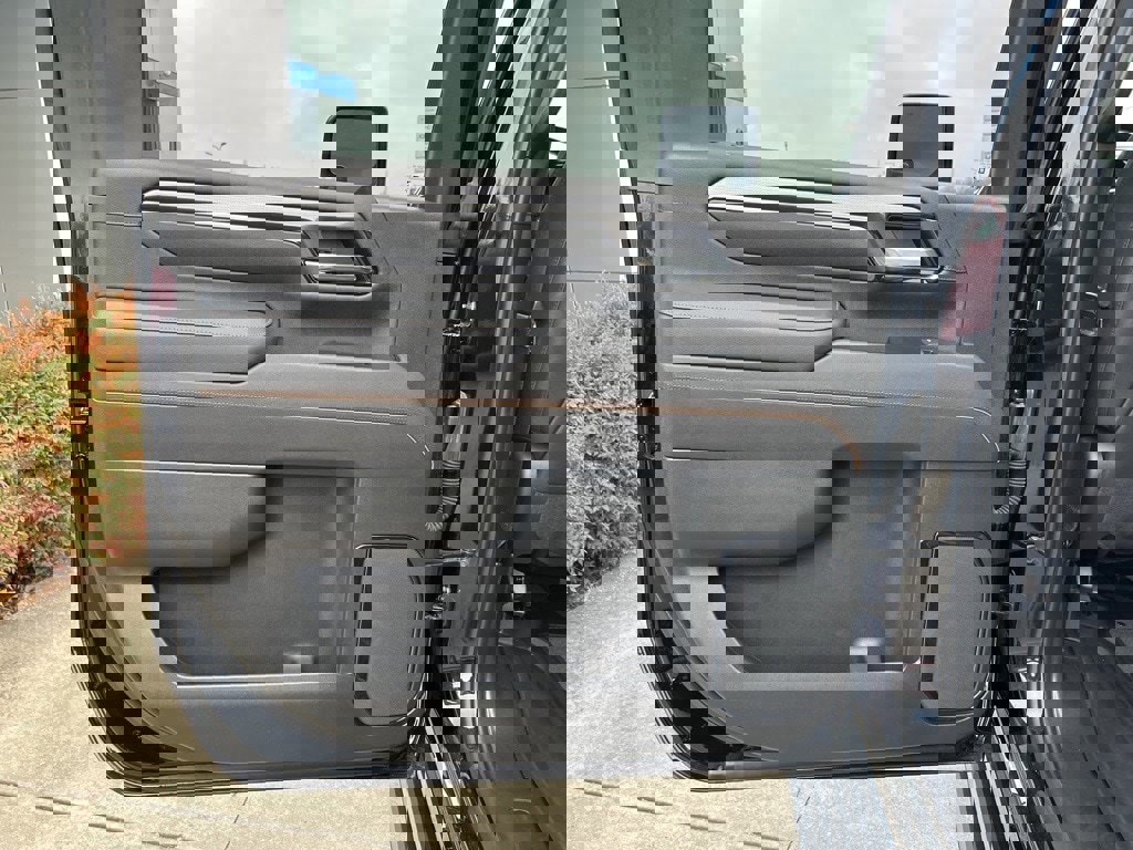 Used 2025 GMC Sierra 2500 AT4 image 11