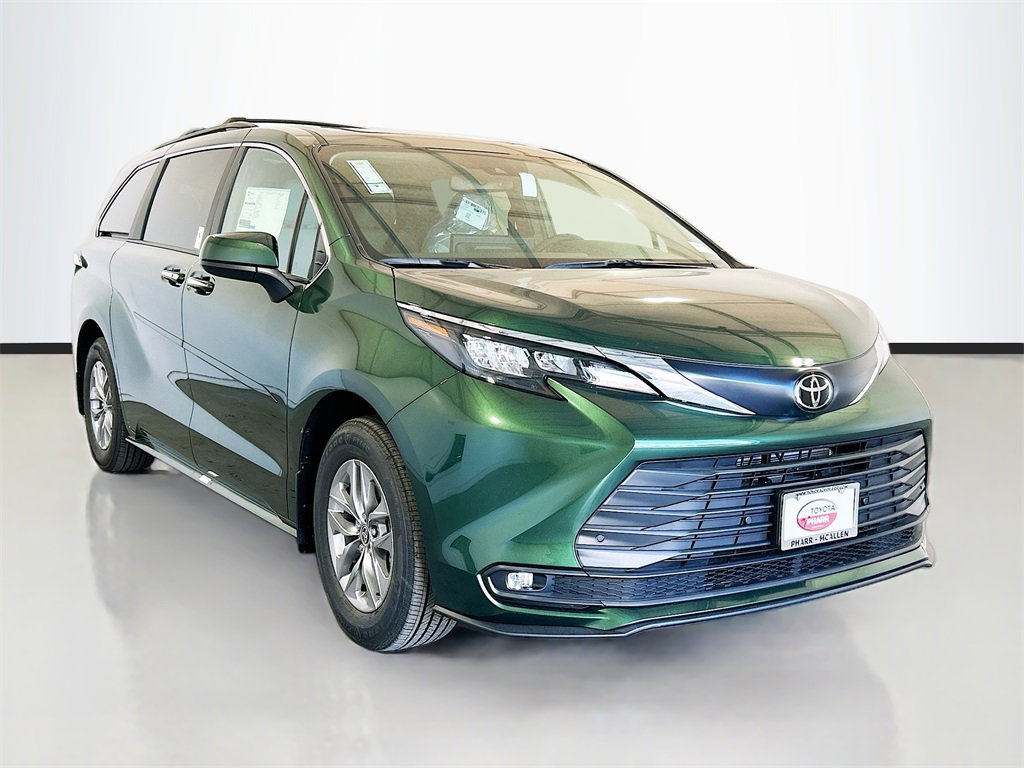New 2026 Toyota Sienna XLE image 3