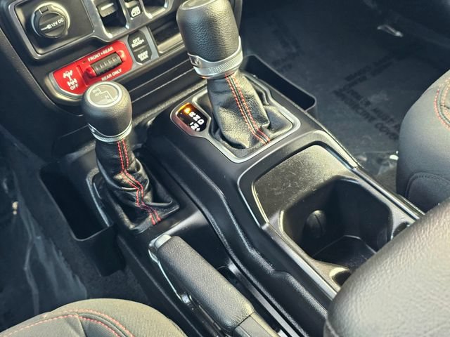 Used 2021 Jeep Wrangler Unlimited Rubicon w/ Cold Weather Group AWD/4WD image 43