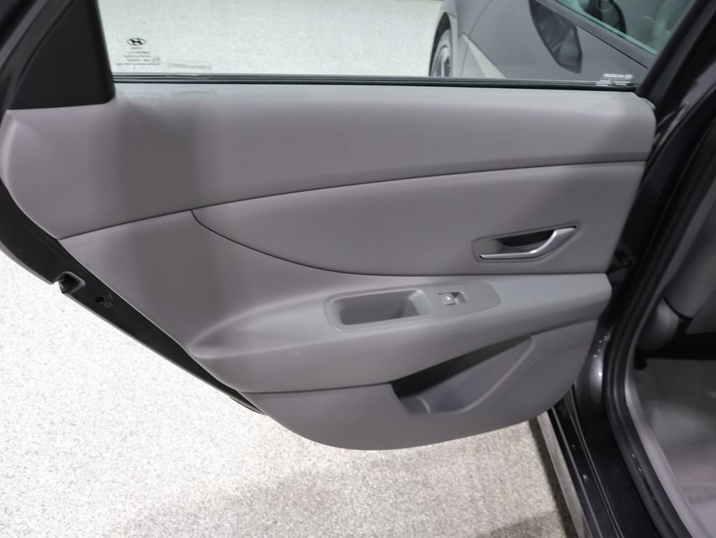 Used 2023 Hyundai Elantra SEL w/ Convenience Package FWD image 19