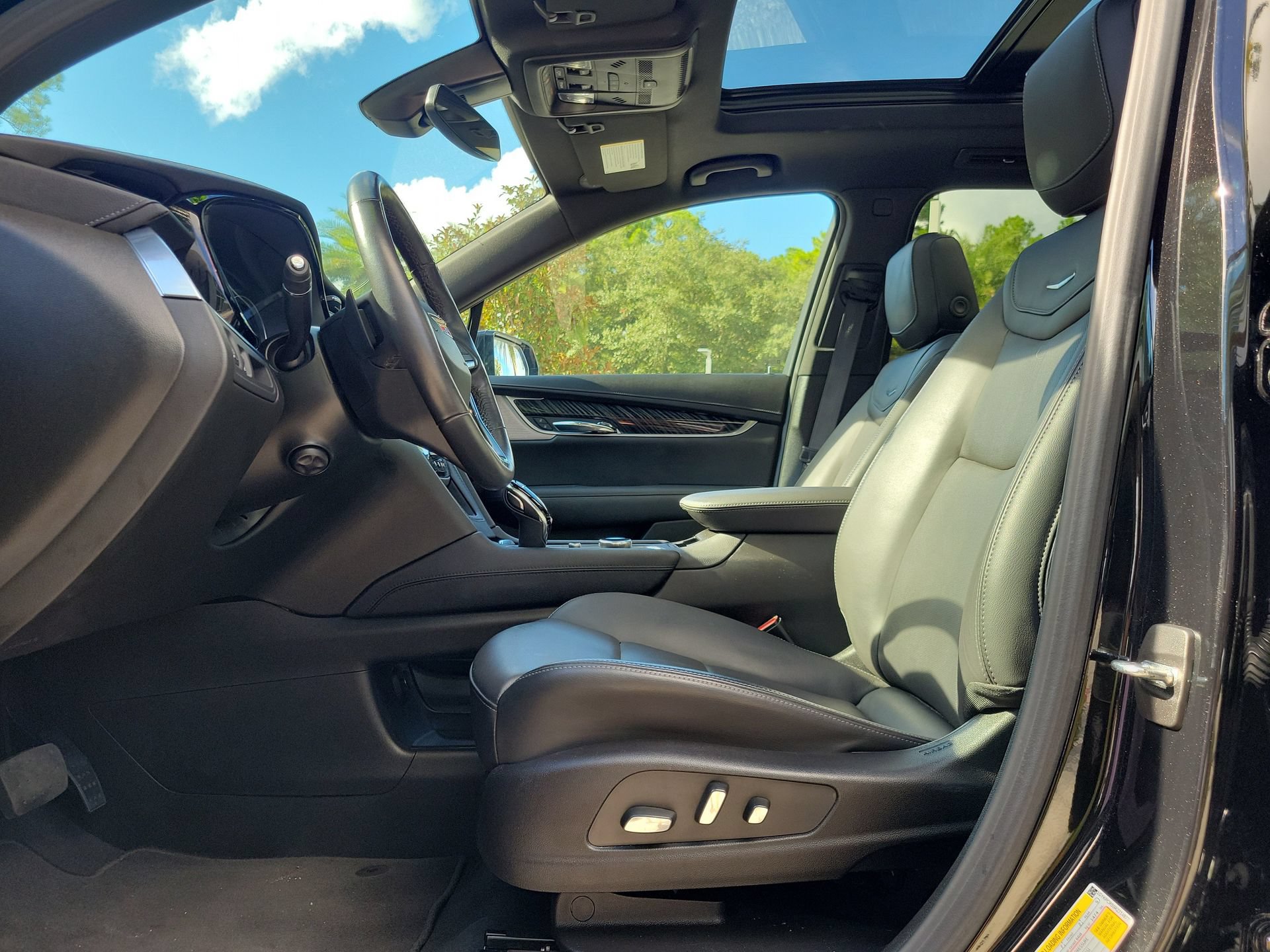 Used 2024 Cadillac XT6 Premium Luxury FWD image 29