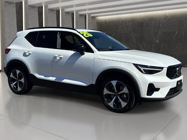 Used 2026 Volvo XC40 B5 Plus AWD/4WD image 8