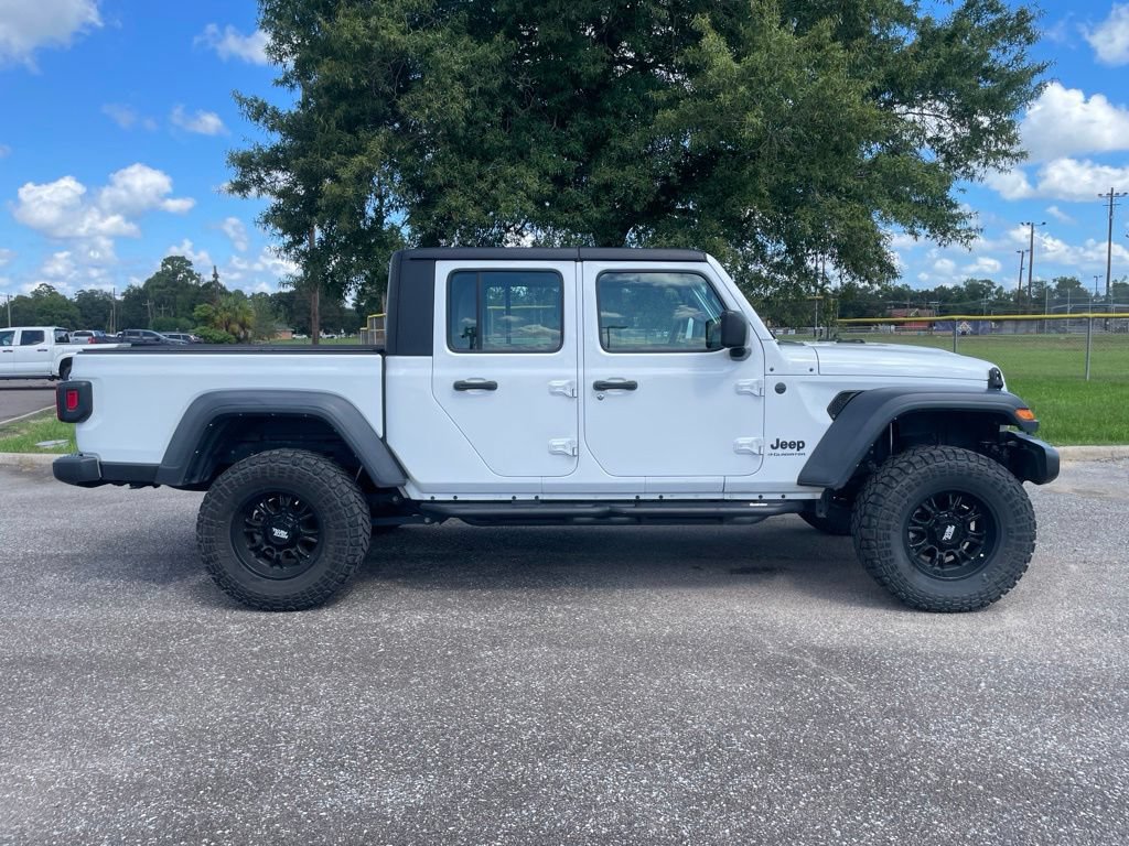 Used 2024 Jeep Gladiator Sport AWD/4WD image 8