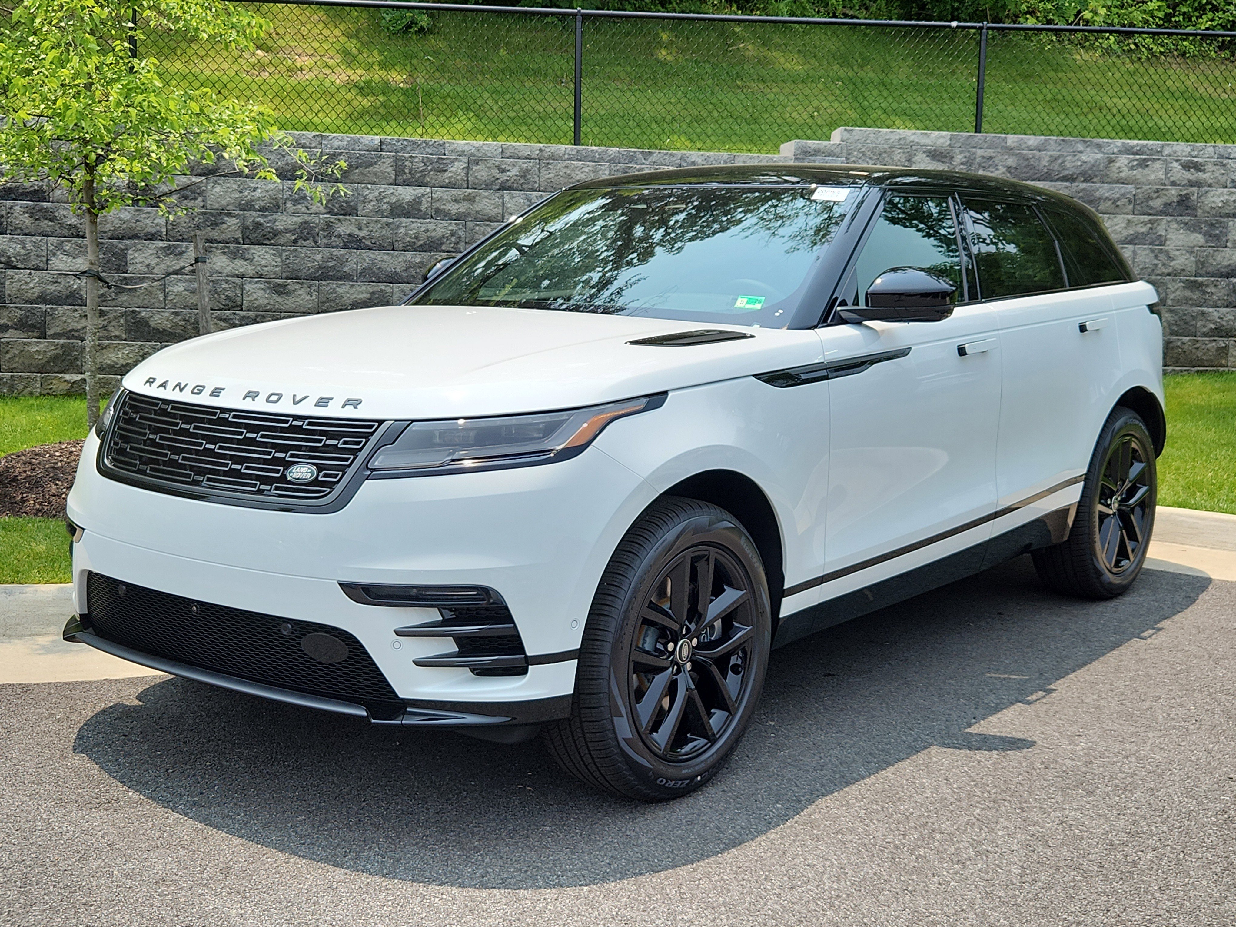 New 2026 Land Rover Range Rover Velar Dynamic SE