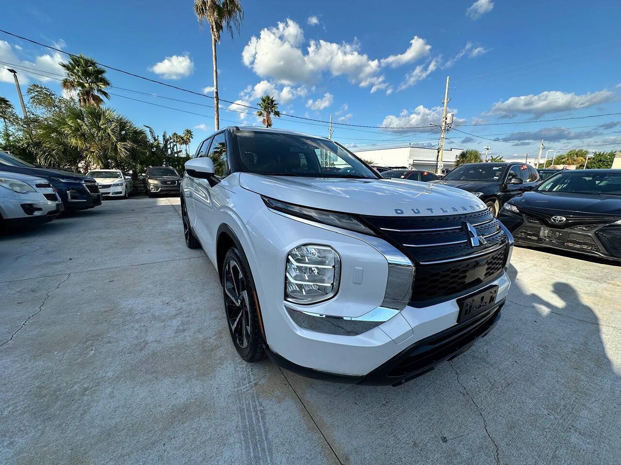 Used 2022 Mitsubishi Outlander ES AWD/4WD image 3