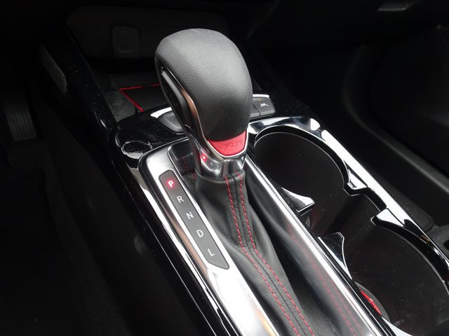 Used 2025 Chevrolet Trax RS w/ Sunroof Package FWD image 17
