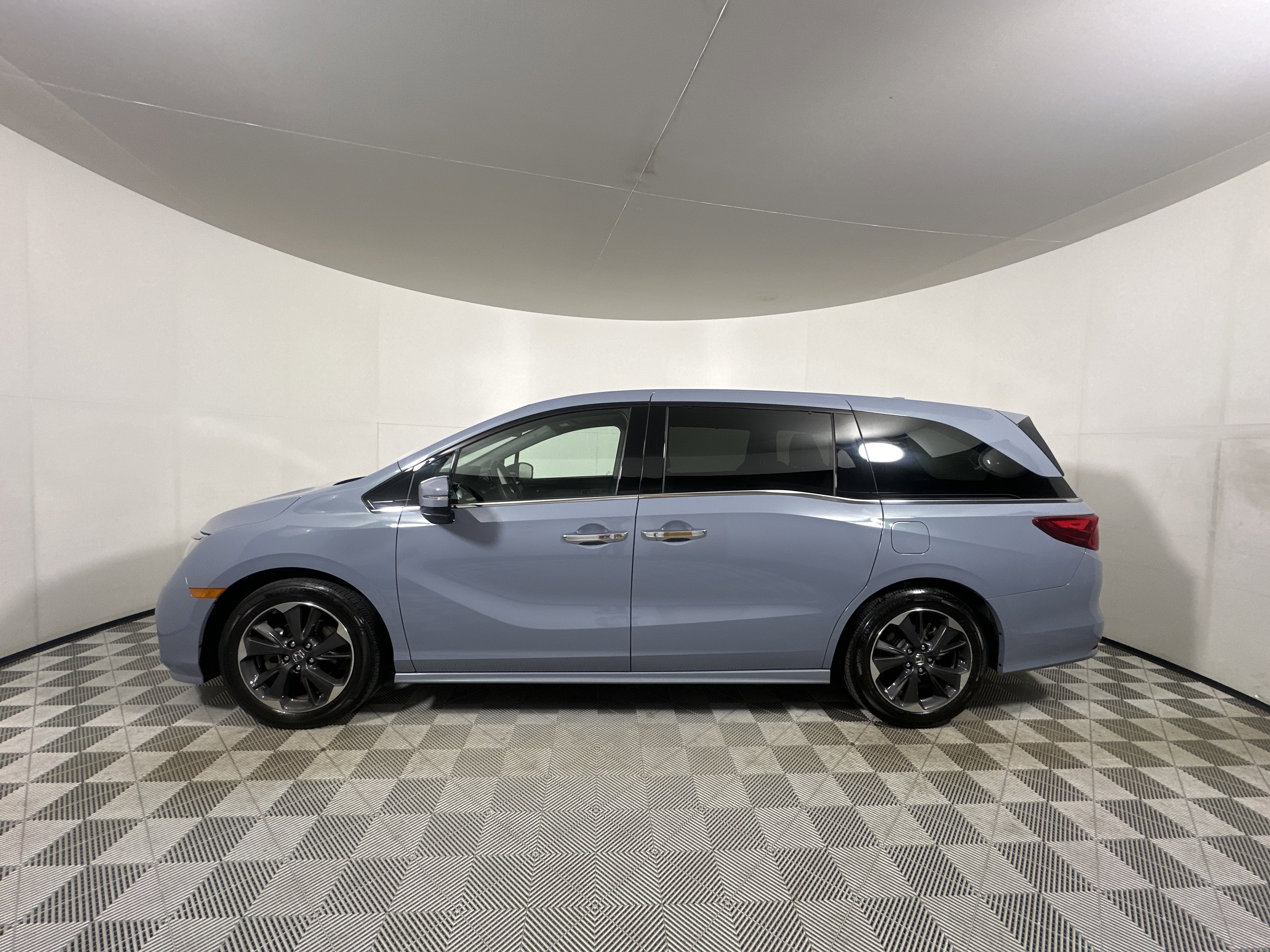 Used 2024 Honda Odyssey Elite image 4