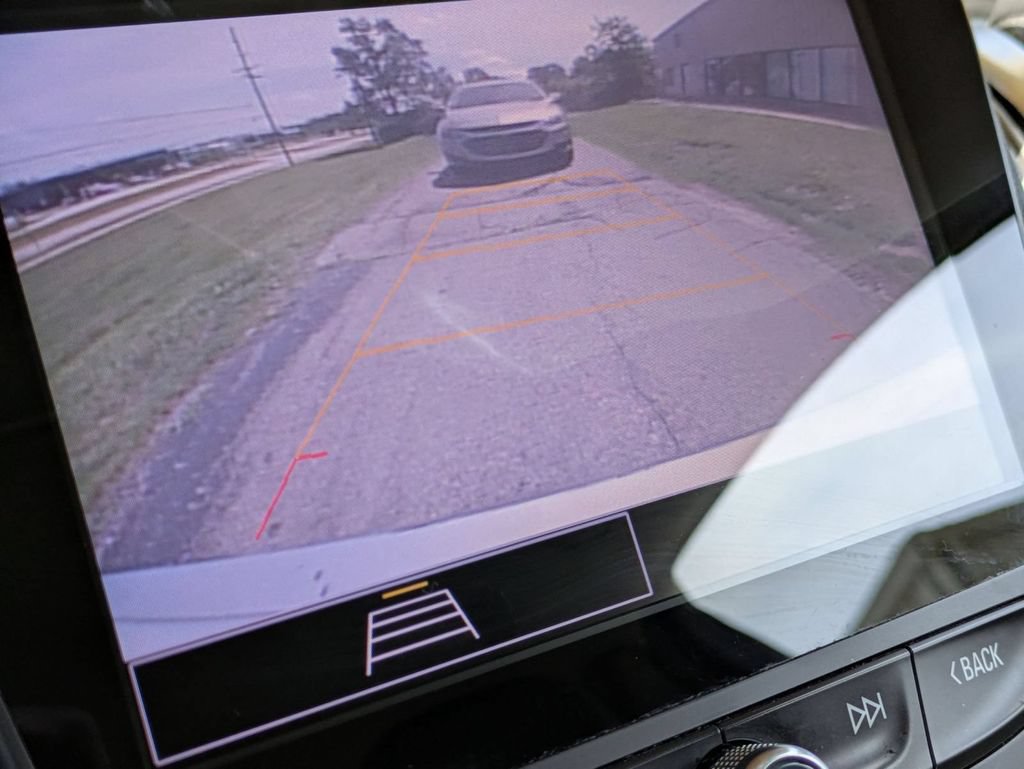 Used 2021 Chevrolet Malibu LS FWD image 24