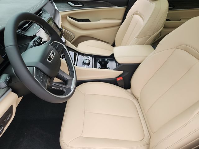 New 2026 Jeep Grand Cherokee L Limited w/ Limited Altitude Package AWD/4WD image 8