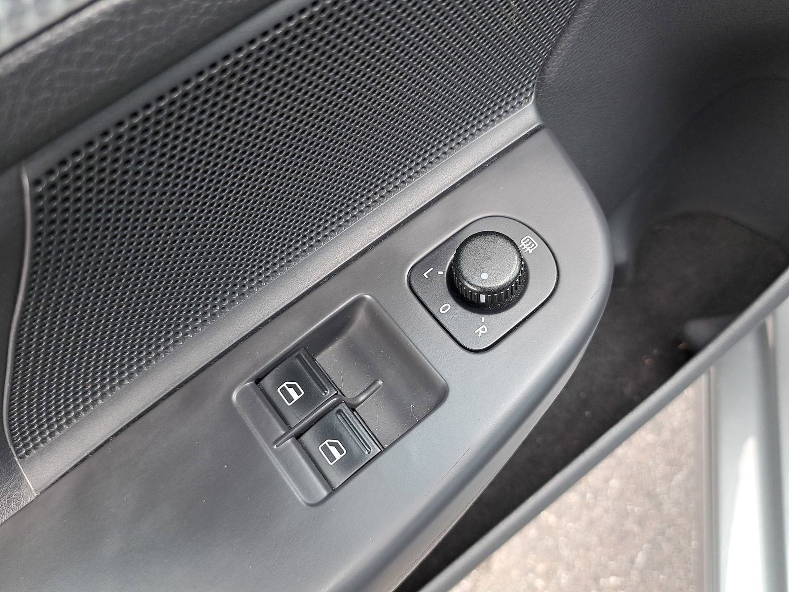 Used 2008 Volkswagen R32 AWD/4WD image 26