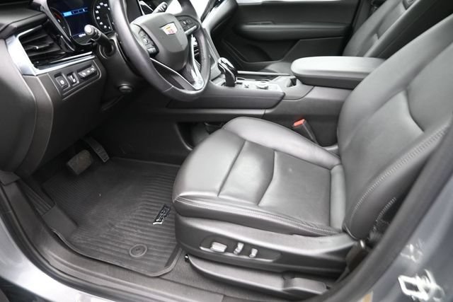 Certified 2025 Cadillac XT6 Premium Luxury w/ Technology Package AWD/4WD image 9