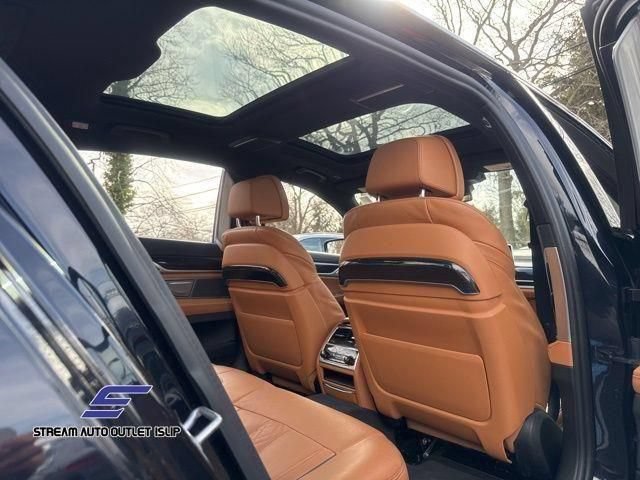 Used 2022 BMW 750i xDrive w/ Executive Package AWD/4WD image 21