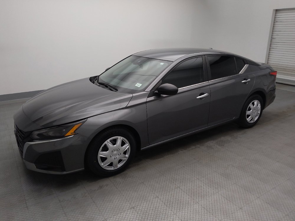 Used 2025 Nissan Altima 2.5 S FWD image 2