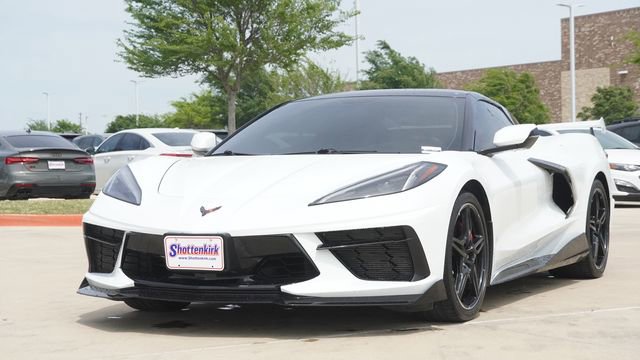 Used 2021 Chevrolet Corvette Stingray Convertible w/ Z51 Performance Package RWD image 3