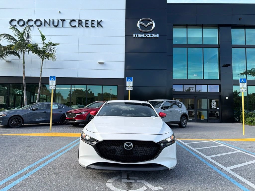Used 2019 MAZDA MAZDA3 Hatchback w/ Preferred Package FWD image 2