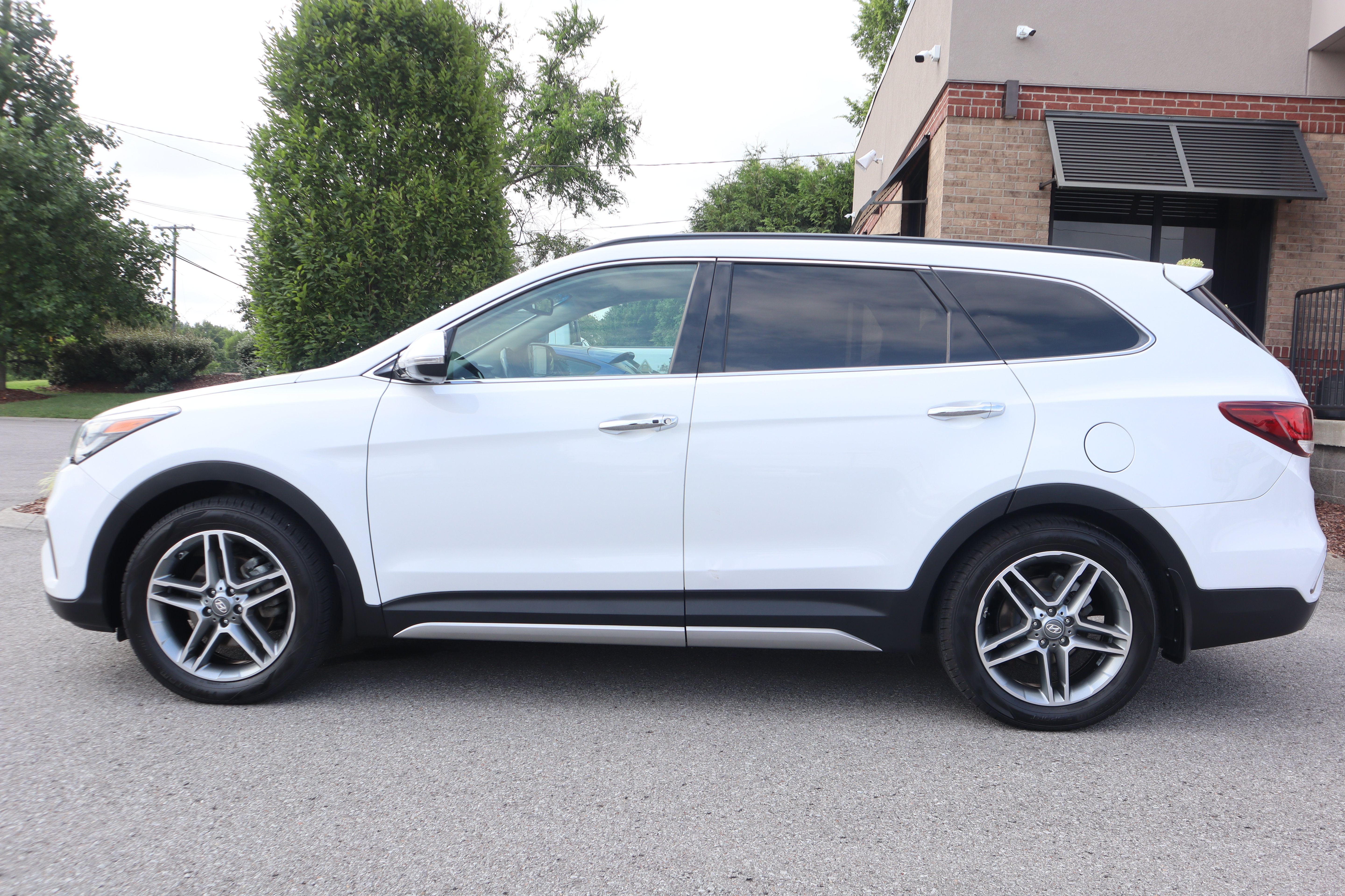 Used 2019 Hyundai Santa Fe XL FWD image 10