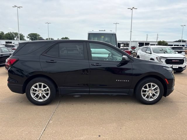 Used 2024 Chevrolet Equinox LS w/ LS Convenience Package FWD image 2