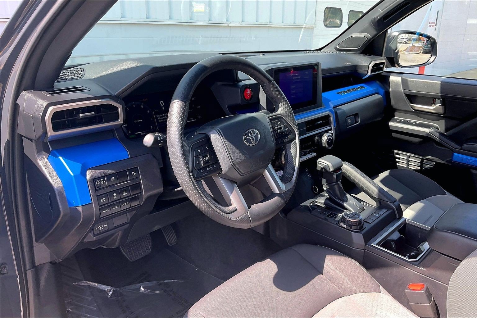 Used 2025 Toyota Tacoma TRD Off-Road w/ TRD Off Road Upgrade Package AWD/4WD image 18
