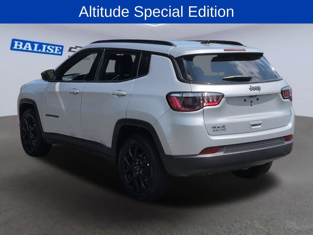 Used 2025 Jeep Compass Latitude w/ Convenience Group AWD/4WD image 6
