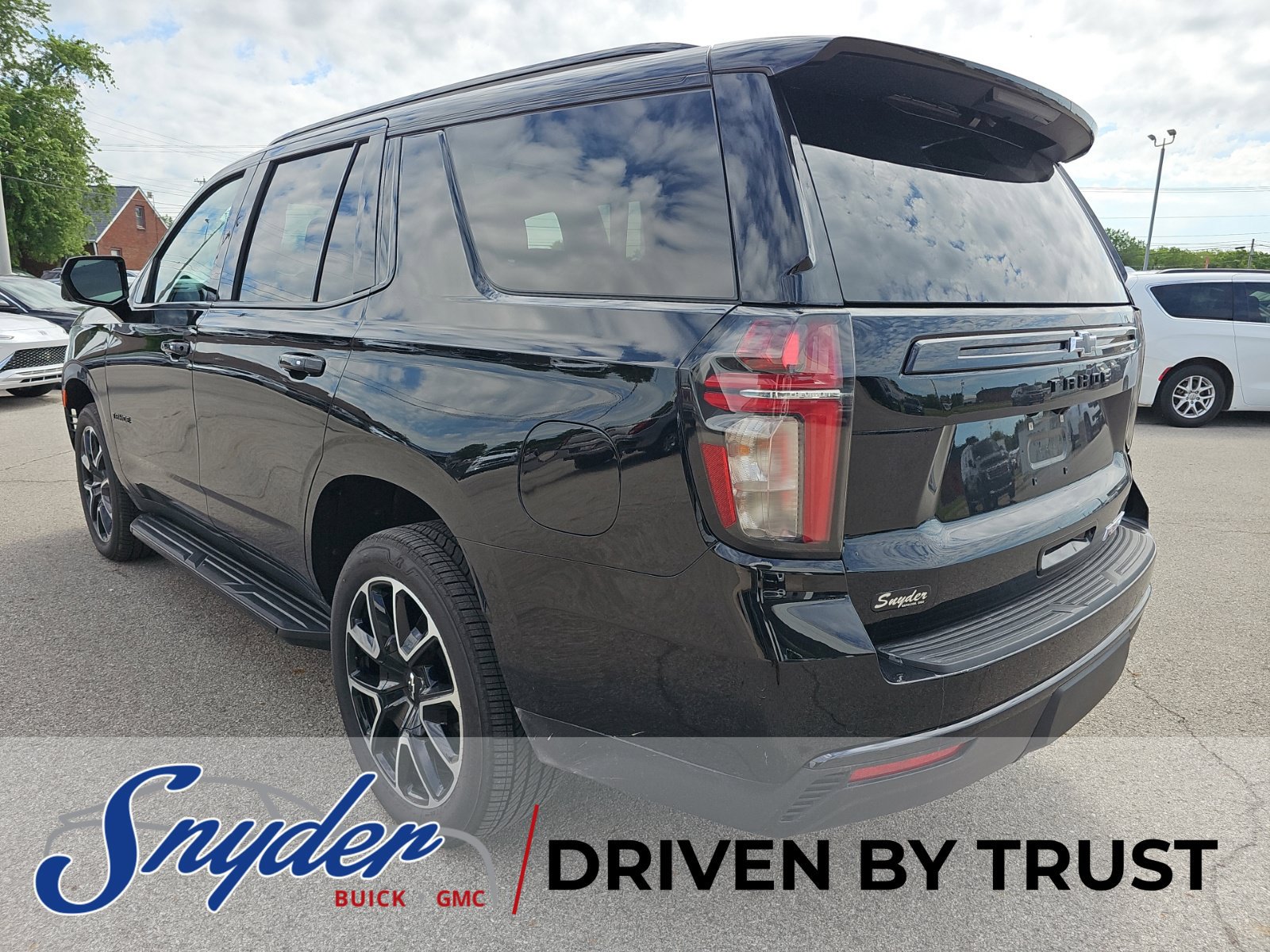 Used 2024 Chevrolet Tahoe RST w/ Luxury Package AWD/4WD image 5