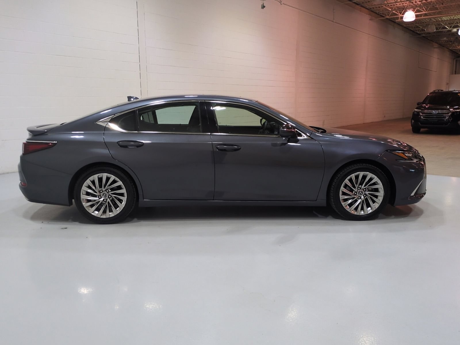 Used 2023 Lexus ES 350 Ultra Luxury w/ Accessory Package (Z1) FWD image 2