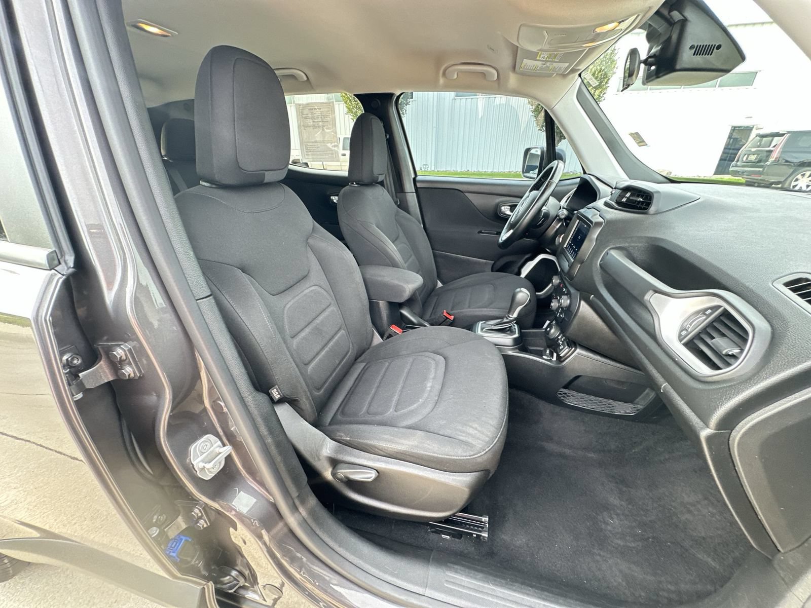 Used 2019 Jeep Renegade Latitude w/ Cold Weather Group AWD/4WD image 28