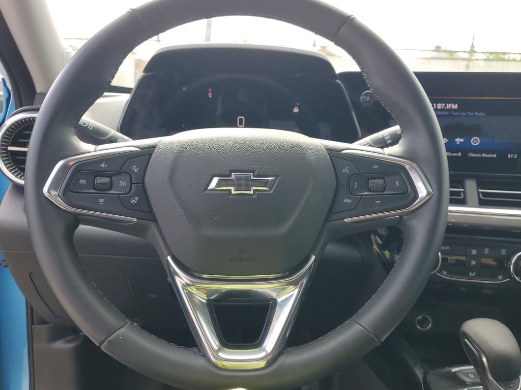 Used 2025 Chevrolet Trax ACTIV w/ Sunroof Package FWD image 23