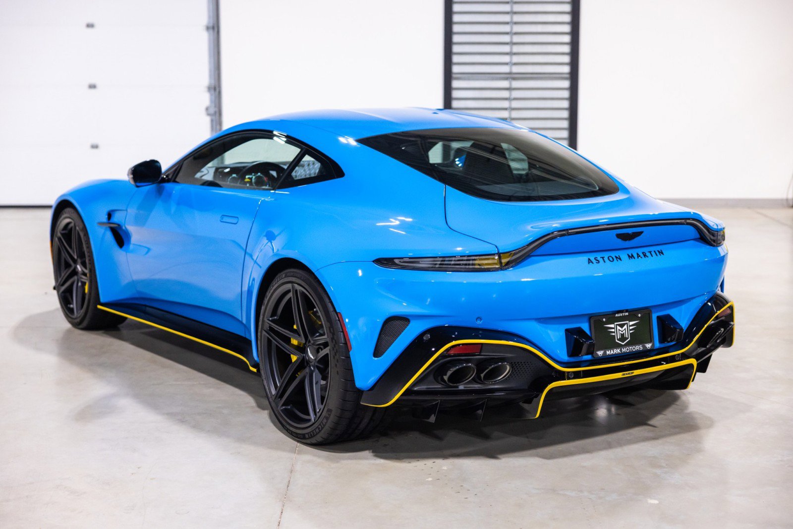 Used 2025 Aston Martin V8 Vantage Coupe image 7