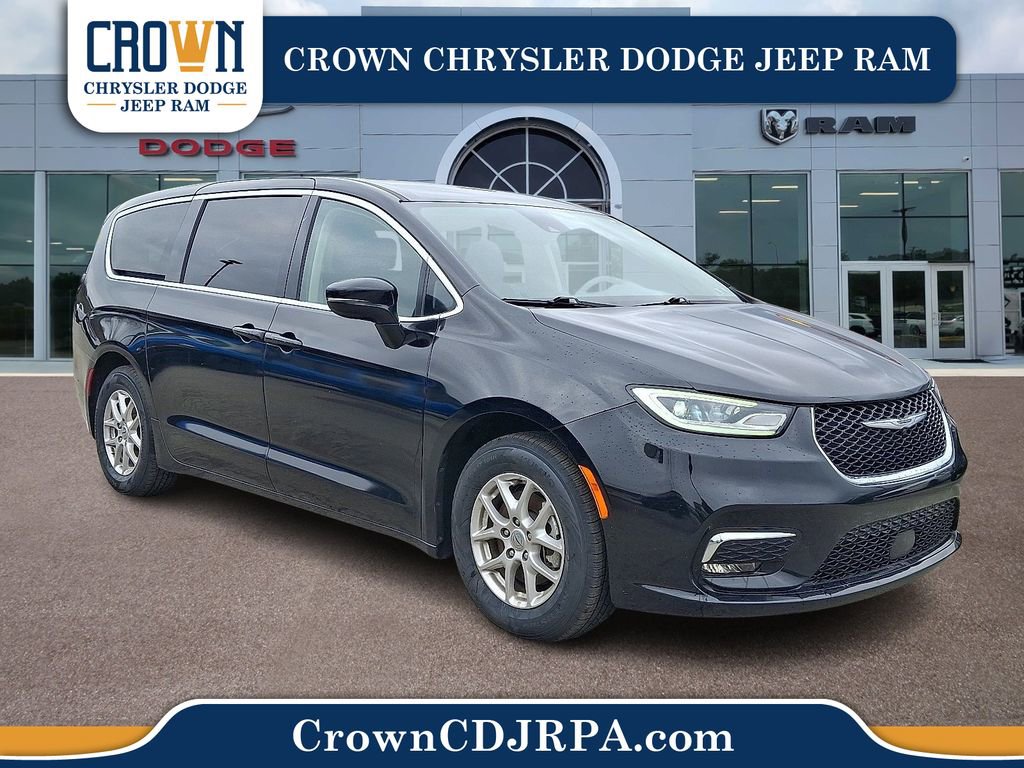 Used 2024 Chrysler Pacifica Touring-L FWD image 1
