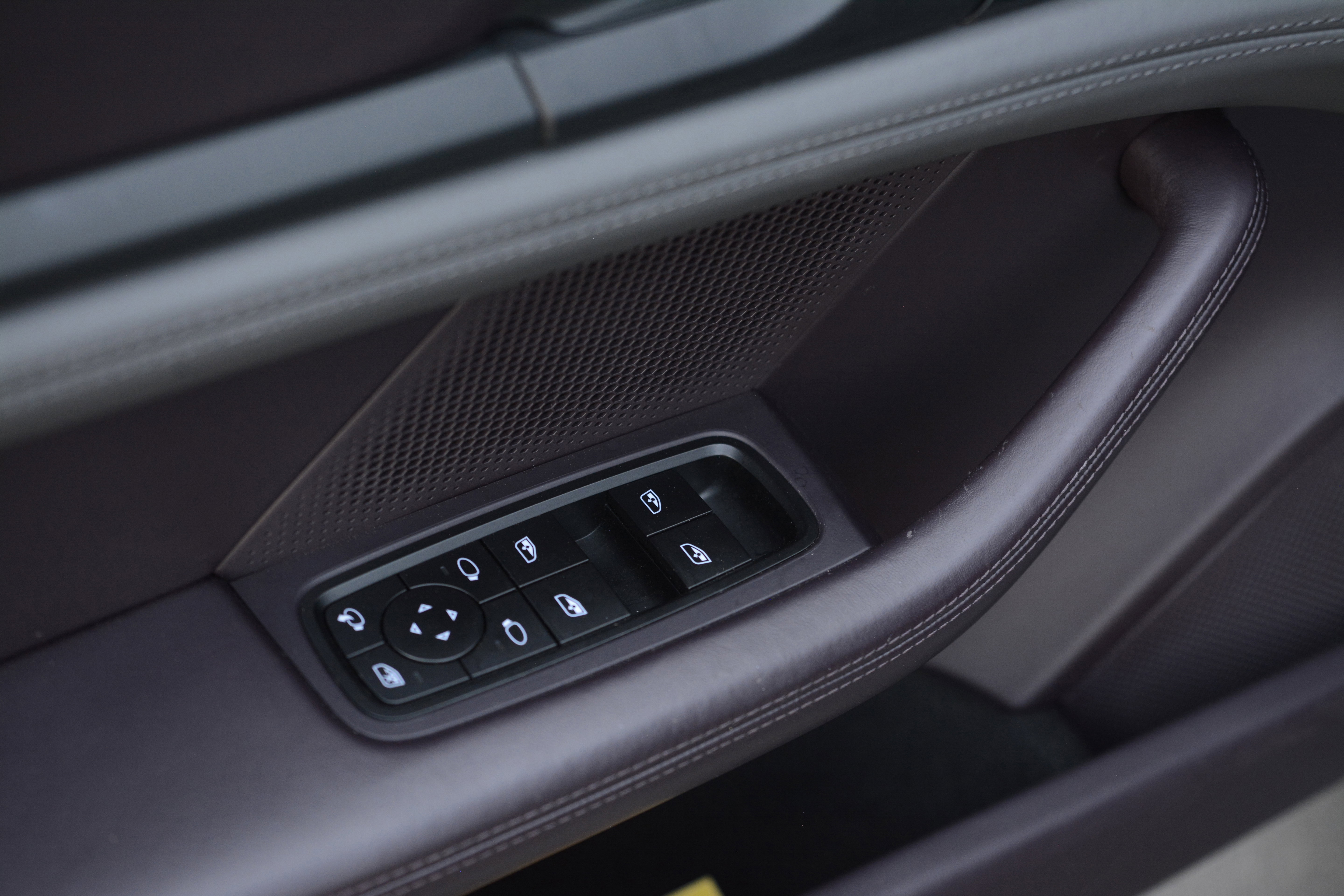 Certified 2022 Porsche Taycan 4S image 15