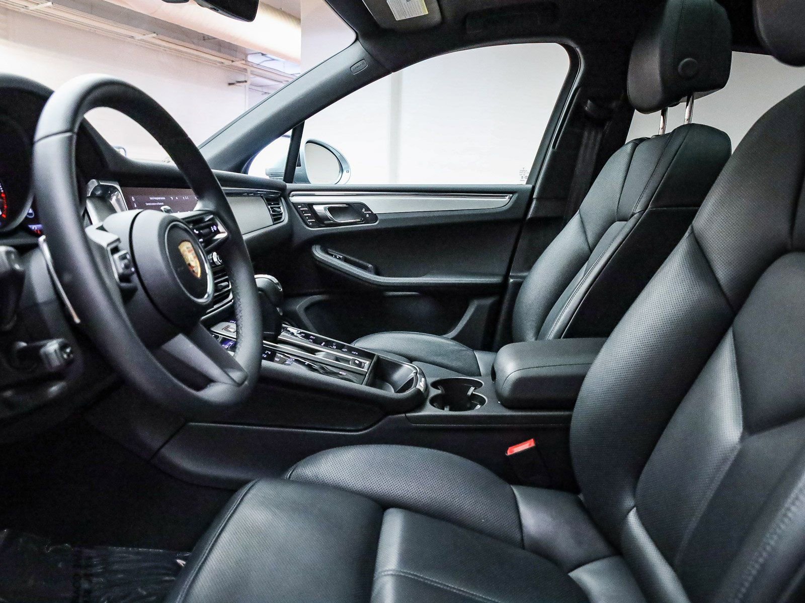 Certified 2025 Porsche Macan image 22