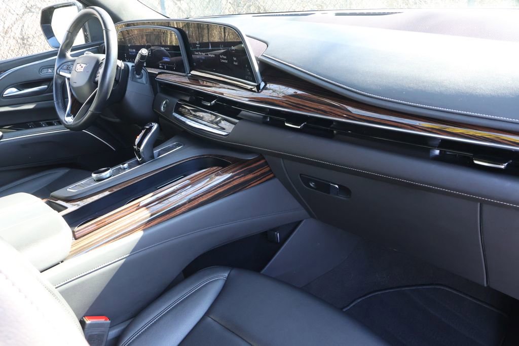 Used 2024 Cadillac Escalade ESV Luxury image 42