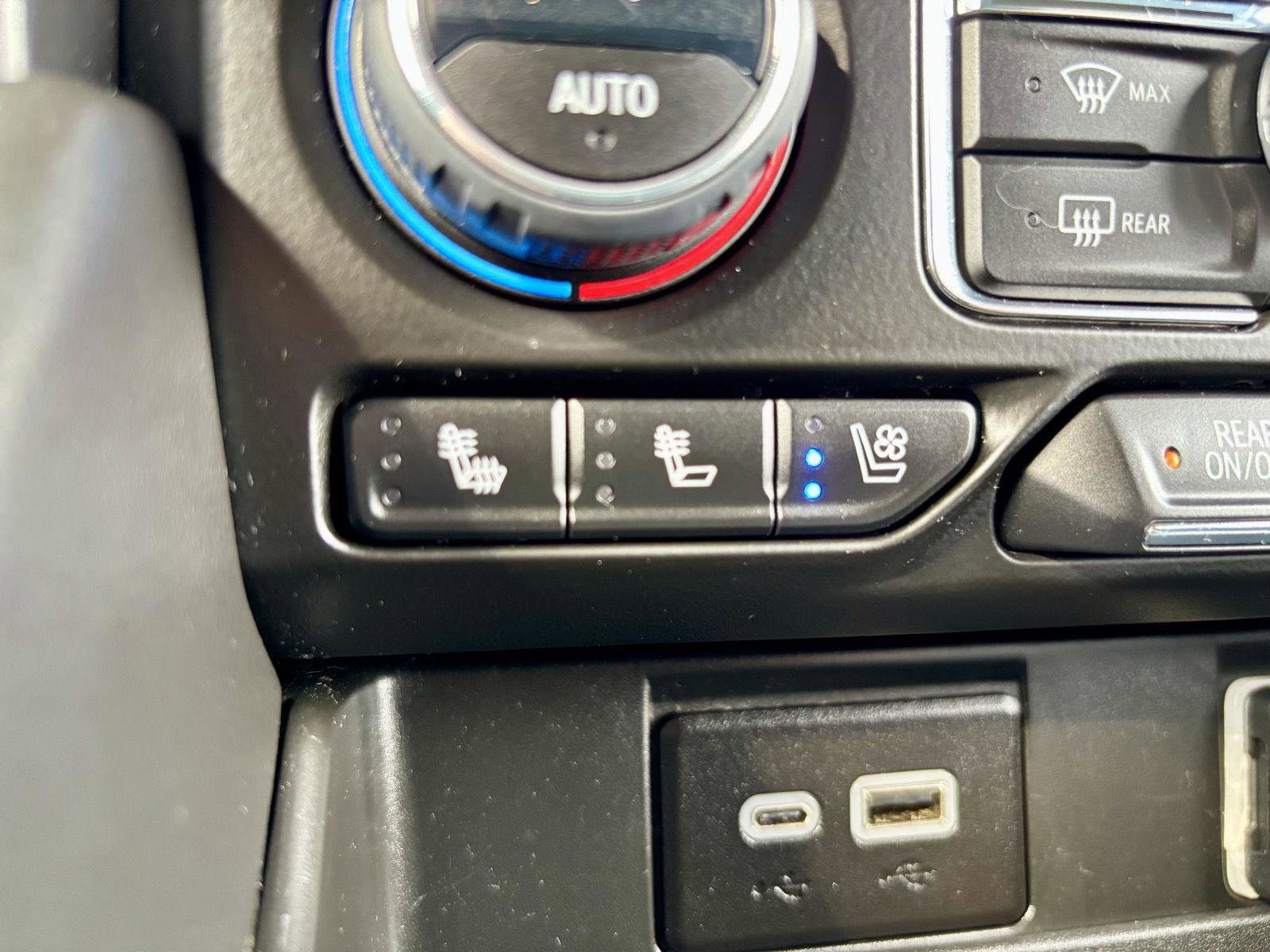 Used 2023 Chevrolet Suburban Premier image 5