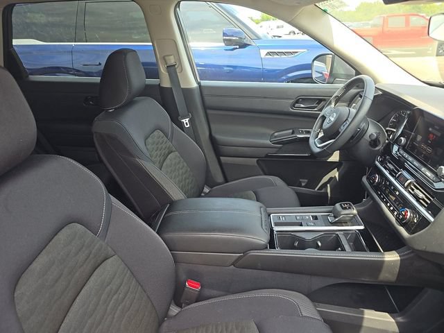 Used 2025 Nissan Pathfinder SV w/ SV Premium Package FWD image 10