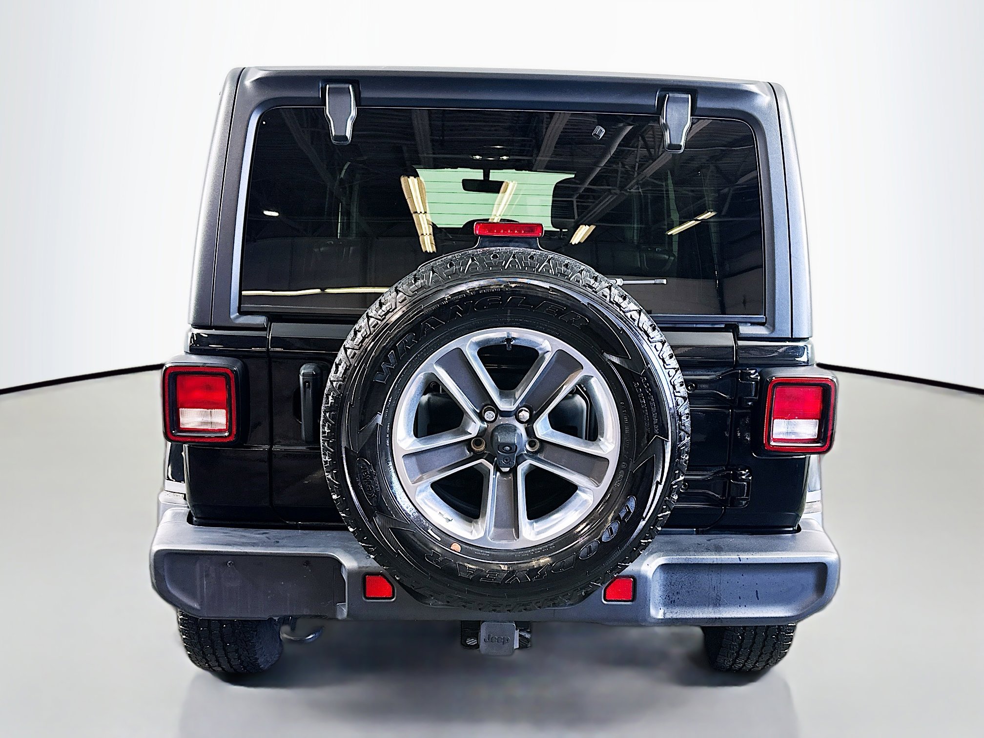Used 2022 Jeep Wrangler Unlimited Sahara w/ Cold Weather Group AWD/4WD image 6
