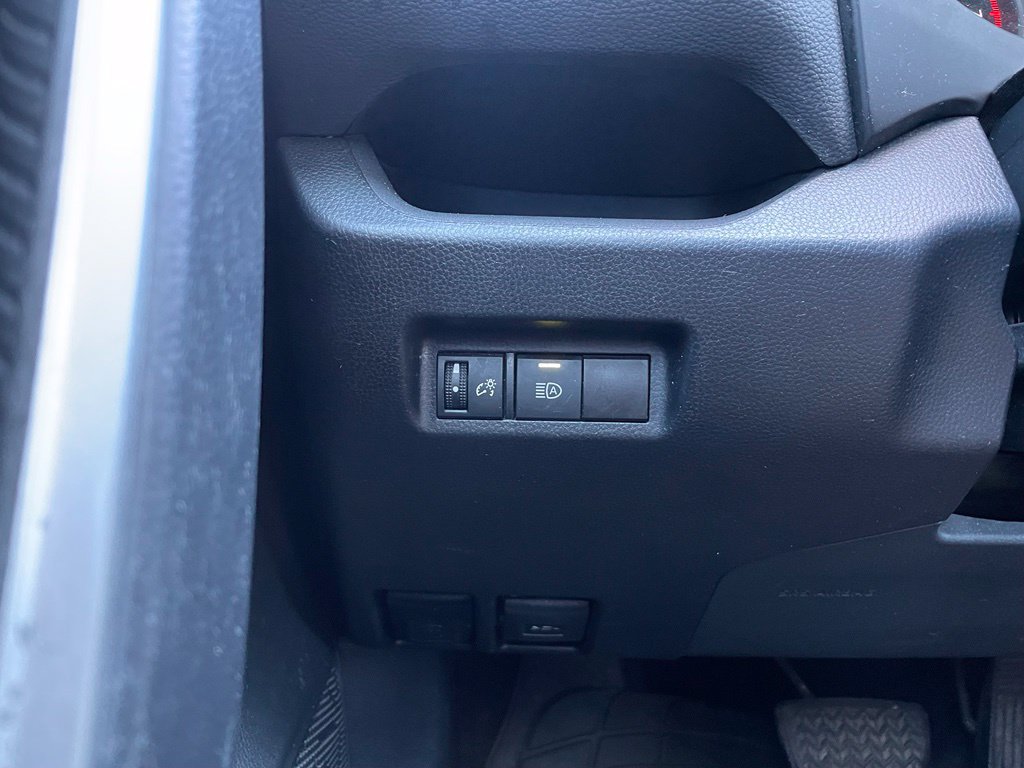 Used 2021 Toyota RAV4 XLE AWD/4WD image 13