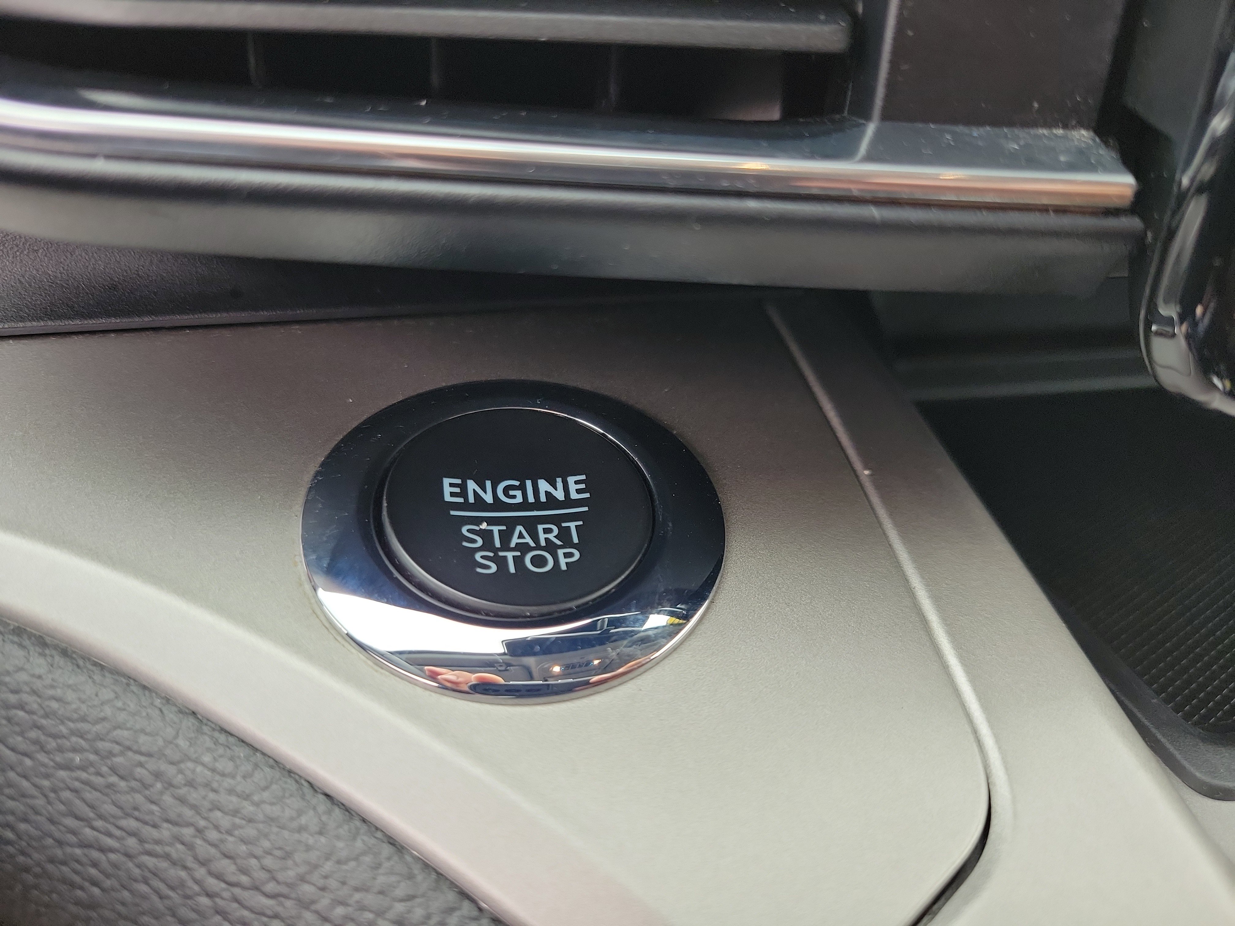 Used 2022 Ford Explorer XLT w/ Equipment Group 202A image 32