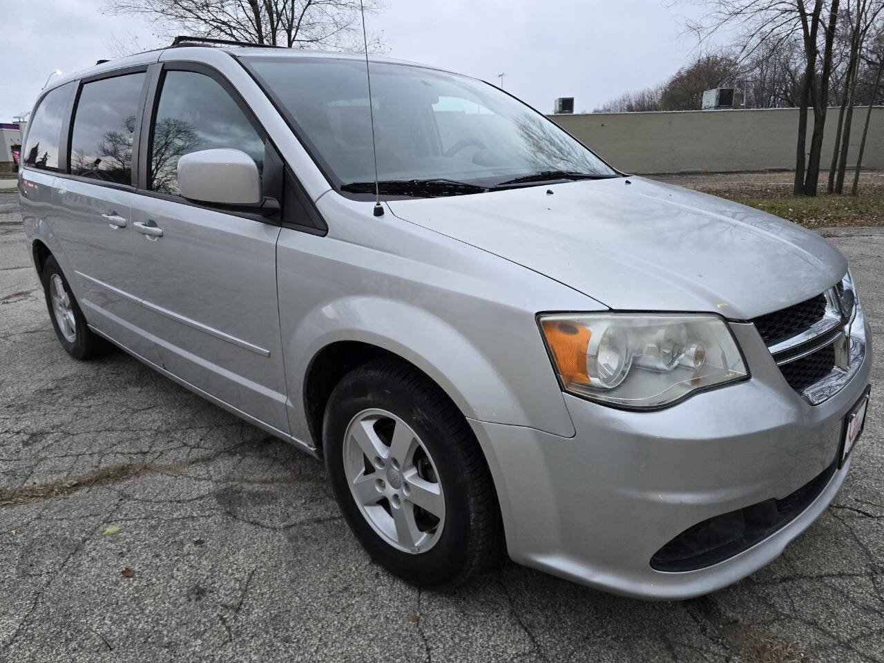 Used 2012 Dodge Grand Caravan SXT image 2