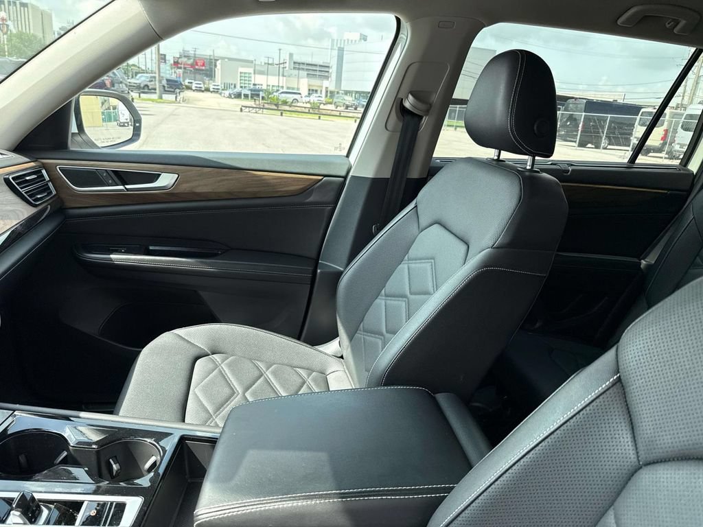 Used 2025 Volkswagen Atlas SE FWD image 15
