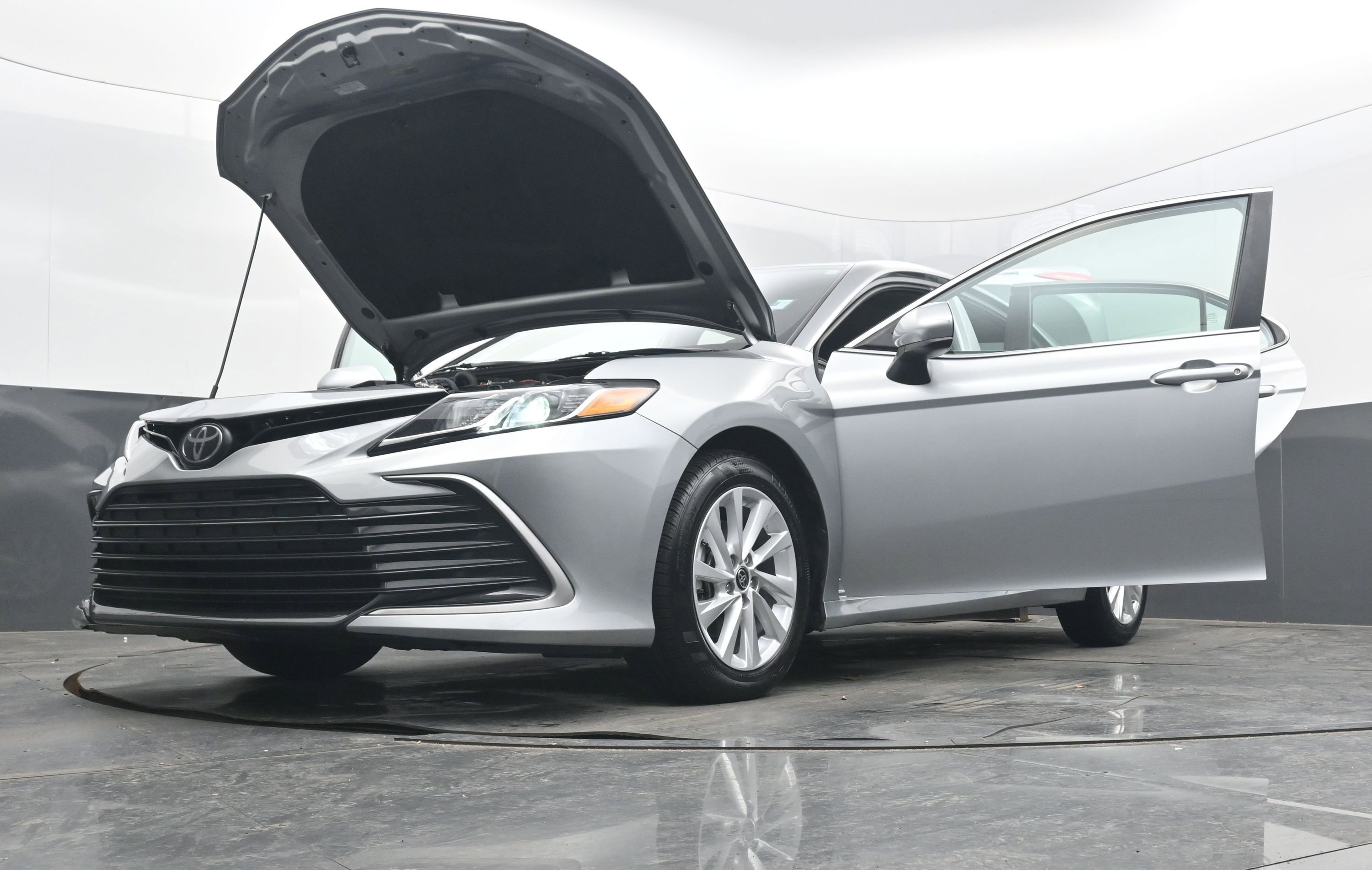 Used 2024 Toyota Camry LE image 42