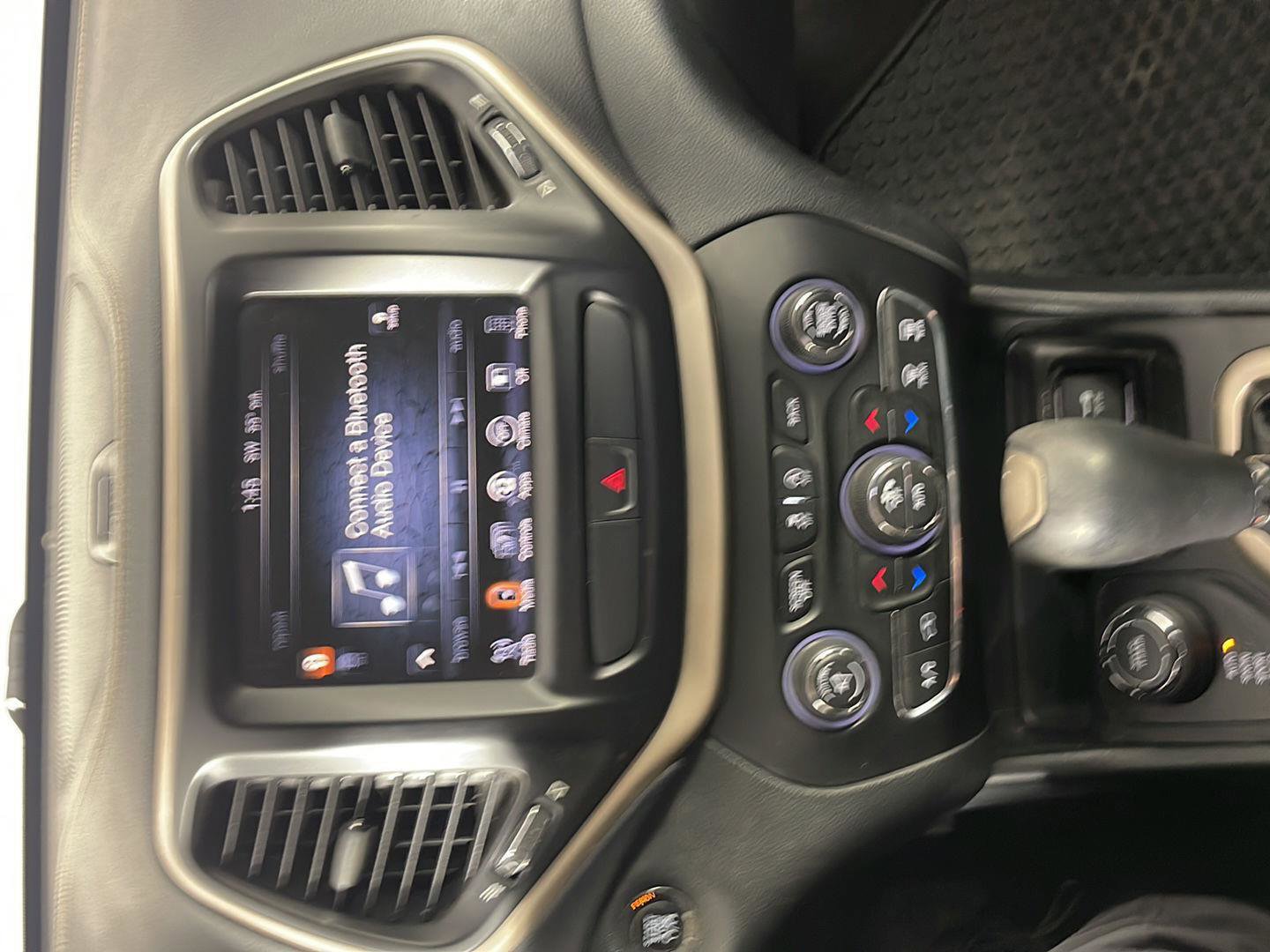 Used 2016 Jeep Cherokee Limited image 20